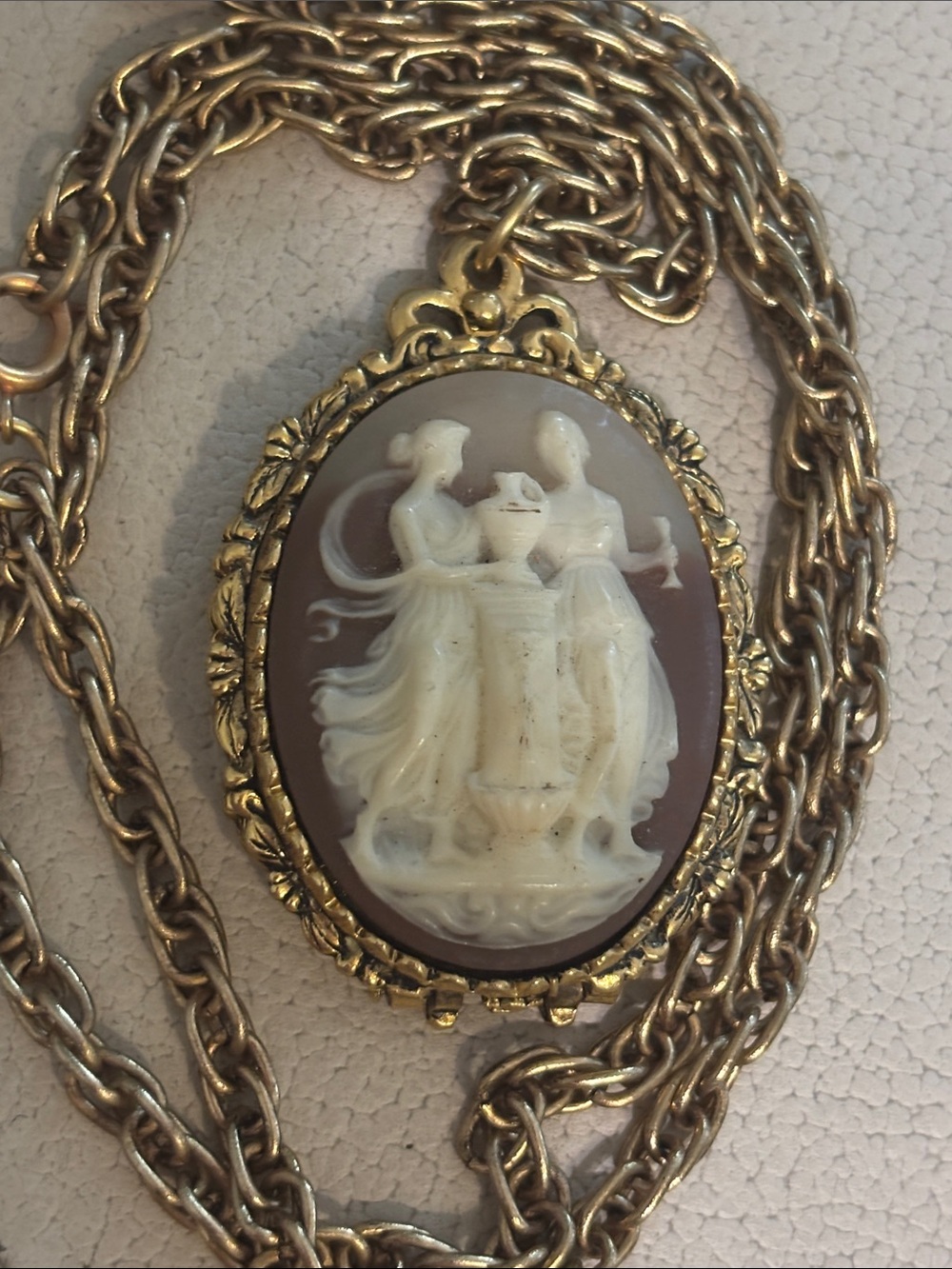 Vintage Cameo solid parfum necklace